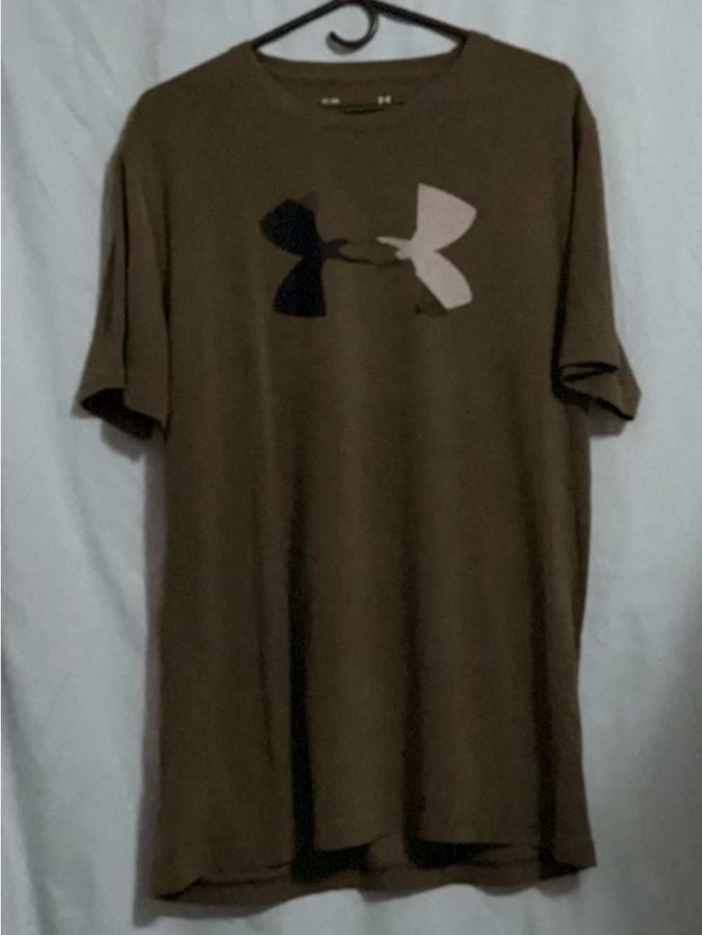 Under Armour Men's Medium Olive Green HeatGear Loose Fit Graphic T-Shirt Flaw